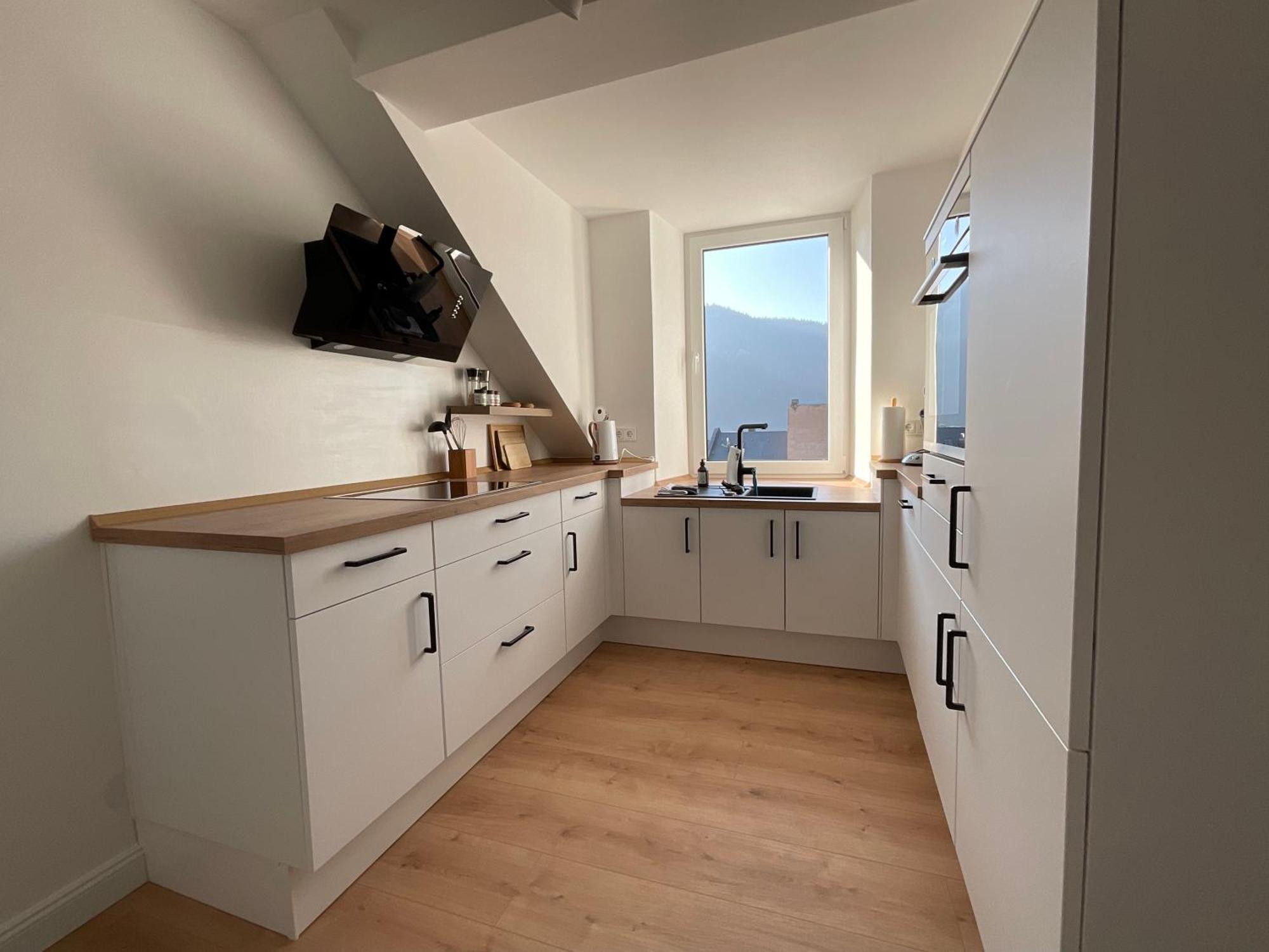 Apartment Helles Mit Balkon In Toplage! *